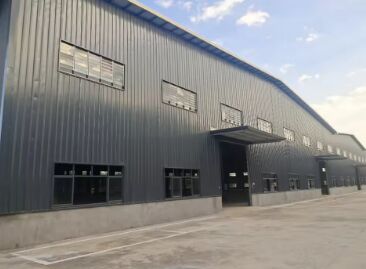 उच्च गुणवत्ता वाले पूर्वनिर्मित इस्पात संरचना कार्यशाला अनुकूलन योग्य मॉड्यूलर इस्पात भवन औद्योगिक विनिर्माण रसद भंडारण और वाणिज्यिक उपयोग के लिए आईएसओ / सीई प्रमाणन के साथ निर्यात-ग्रेड